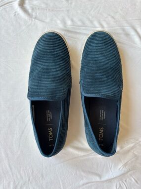 TOMS Slip On Shoes